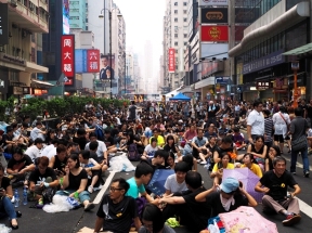 Peacefully sitting on the Nathan Road.